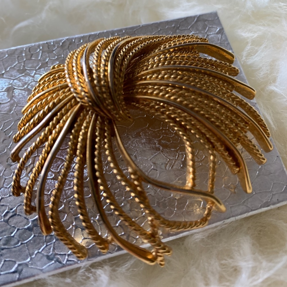 Vintage Monet brooch